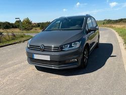 Grau Gebraucht 2023 VW Touran Comfortline Van / Kleinbus | 30.900 € (Fairer Preis)
