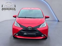 Rot Gebraucht 2015 Toyota Aygo X-play Kleinwagen | 3.650 € (Guter Preis)