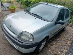 Silber Gebraucht 1999 Renault Clio II Authentique Limousine | 1.499 € (Etwas zu teuer)