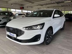 Frostweiß Gebraucht 2024 Ford Focus Titanium Kombi | 24.440 € (Fairer Preis)