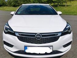 Weiß Gebraucht 2017 Opel Astra Ultimate Limousine | 11.600 € (Fairer Preis)