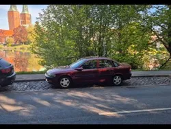 Rot Gebraucht 1998 Opel Vectra Limousine | 3.750 €