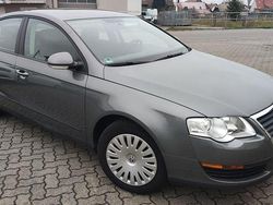Grau Gebraucht 2006 VW Passat Trendline Limousine | 6.990 € (Teuer)