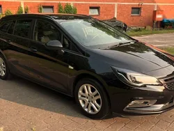 Schwarz Gebraucht 2018 Opel Astra Kombi | 10.800 € (Fairer Preis)