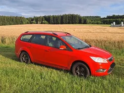 Rot Gebraucht 2010 Ford Focus Kombi | 1.600 € (Guter Preis)