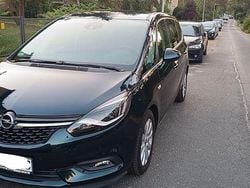 Grün Gebraucht 2017 Opel Zafira Innovation Van / Kleinbus | 12.000 € (Guter Preis)