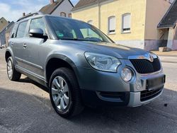 Grau Gebraucht 2010 Skoda Yeti SUV | 5.900 €