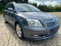 Grau Gebraucht 2005 Toyota Avensis Kombi | 2.500 € (Guter Preis)