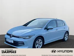 Blau Gebraucht 2024 VW Golf VIII Life Limousine | 22.490 € (Guter Preis)
