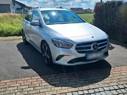 Silber Gebraucht 2020 Mercedes B220 Van / Kleinbus | 25.999 € (Fairer Preis)