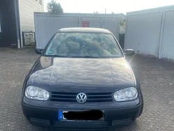 Schwarz Gebraucht 2001 VW Golf IV Kleinwagen | 1.600 € (Fairer Preis)