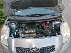 Silber Gebraucht 2006 Toyota Yaris Kleinwagen | 2.500 € (Etwas zu teuer)