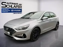 Shimmering silver / met Gebraucht 2023 Hyundai i30 Trend Limousine | 19.480 € (Fairer Preis)