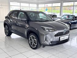 Grau Gebraucht 2022 Toyota Yaris Hybrid SUV | 22.990 € (Fairer Preis)