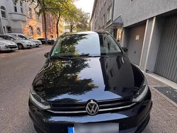 Schwarz Gebraucht 2016 VW Touran Van / Kleinbus | 11.500 € (Teuer)