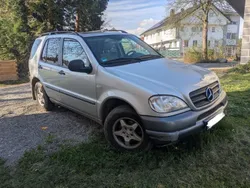 Grau Gebraucht 2001 Mercedes ML320 SUV | 5.500 € (Fairer Preis)
