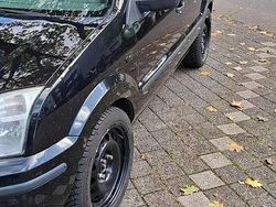 Schwarz Gebraucht 2004 Ford Fusion Limousine | 3.199 € (Fairer Preis)