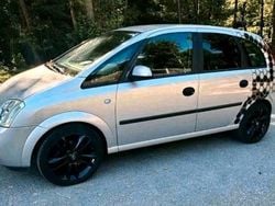 Grau Gebraucht 2004 Opel Meriva Van / Kleinbus | 2.000 € (Guter Preis)