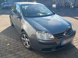 Grau Gebraucht 2005 VW Golf V | 1.200 € (Guter Preis)