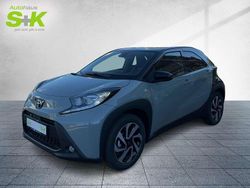 Urban khaki / night sky black Neu 2025 Toyota Aygo Kleinwagen | 20.480 €