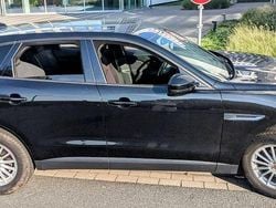 Schwarz Gebraucht 2017 Jaguar F-Pace Pure SUV | 17.700 €