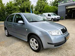 Grau Gebraucht 2004 Skoda Fabia Limousine | 2.290 €