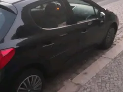 Schwarz Gebraucht 2009 Peugeot 207 Kleinwagen | 1.700 € (Etwas zu teuer)