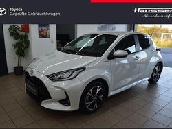 Weiß Gebraucht 2024 Toyota Yaris Hybrid Comfort Limousine | 23.840 € (Fairer Preis)