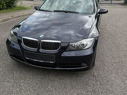 Blau Gebraucht 2005 BMW 325 Sport Line Limousine | 10.700 €