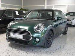 British racing green metallic Gebraucht 2018 Mini ONE Kleinwagen | 16.350 € (Teuer)