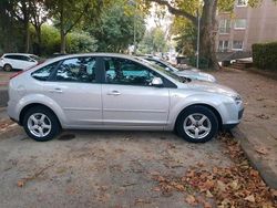 Grau Gebraucht 2007 Ford Focus Limousine | 3.000 €