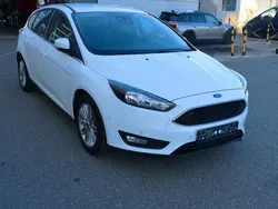 Weiß Gebraucht 2018 Ford Focus Cool & Connect Limousine | 10.990 € (Guter Preis)