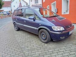 Blau Gebraucht 2001 Opel Zafira Van / Kleinbus | 2.750 € (Teuer)