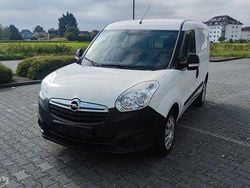 Weiß Gebraucht 2018 Opel Combo Edition Van / Kleinbus | 6.200 € (Guter Preis)