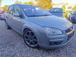 Silber Gebraucht 2005 Ford Focus Titanium Kombi | 1.950 € (Guter Preis)
