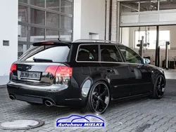 Schwarz metallic (metallic) Gebraucht 2006 Audi RS4 Exclusive Kombi | 37.990 €