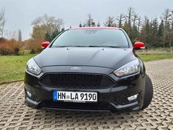 Schwarz Gebraucht 2018 Ford Focus ST-Line Limousine | 8.900 € (Guter Preis)