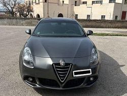 Grau Gebraucht 2015 Alfa Romeo Giulietta Turismo Kleinwagen | 11.990 € (Teuer)