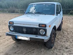 Weiß Gebraucht 2009 Lada niva SUV | 1.650 €