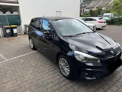 Schwarz Gebraucht 2016 BMW 220 Sport Line Van / Kleinbus | 12.100 € (Etwas zu teuer)