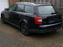 Schwarz Gebraucht 2002 Audi A4 Kombi | 700 € (Fairer Preis)