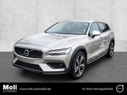 Grau Gebraucht 2024 Volvo V60 CC Plus Kombi | 39.900 € (Superpreis)