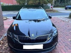 Schwarz Gebraucht 2018 Skoda Octavia Style Kombi | 18.999 €
