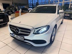 Weiß Gebraucht 2016 Mercedes E220 Avantgarde Limousine | 21.888 € (Fairer Preis)