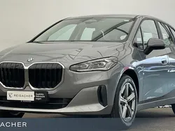Skyscraper grau metallic Gebraucht 2024 BMW 218 Active Tourer Luxury Line Van / Kleinbus | 31.349 € (Superpreis)