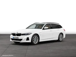 Weiß Gebraucht 2023 BMW 330e Kombi | 40.146 € (Teuer)