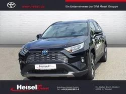 Tiefschwarz mica metallic Gebraucht 2023 Toyota RAV4 Hybrid Team SUV | 38.960 € (Fairer Preis)