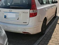 Weiß Gebraucht 2012 Hyundai i30 Kombi | 2.500 €