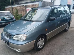 Grau Gebraucht 2002 Kia Carens Van / Kleinbus | 1.999 € (Fairer Preis)