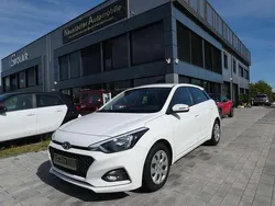 Weiss metallic Gebraucht 2018 Hyundai i20 Trend Kleinwagen | 12.499 €